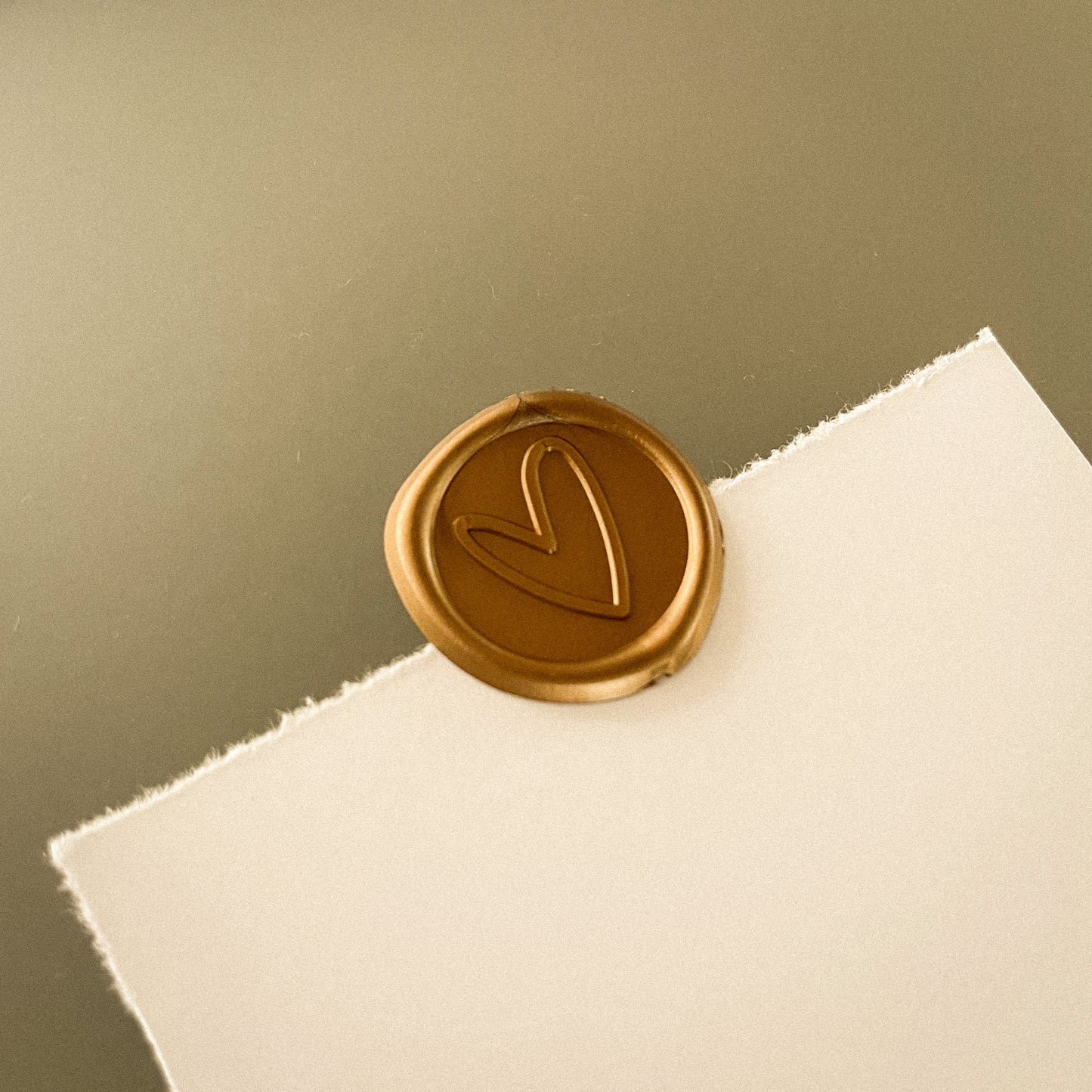 23 Sitzplan Board mit goldenen Ständer